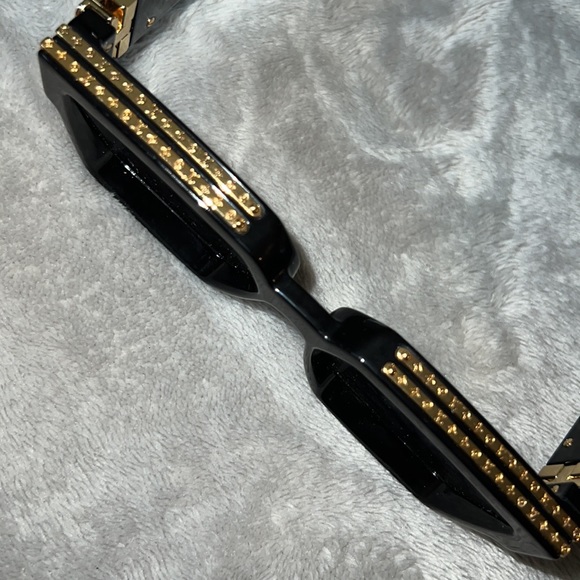 Shades - Picture 5 of 6